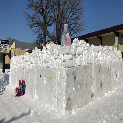 Canadian students build epic snow fort with outdoor classroom inside - The Weather Network