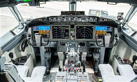Boeing 737 MAX Cockpit Layout - AERONEF.NET
