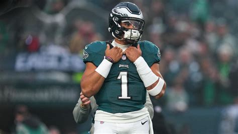 Jalen Hurts injury update: Latest news on Eagles QB's status ahead of playoff game vs ...