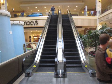 Me on the Monroeville Mall escalator | If you've seen the or… | Flickr