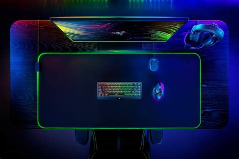 RAZER GOLIATHUS WITH RAZER CHROMA RGB GAMING MOUSE MAT - 3XL (RZ02 ...