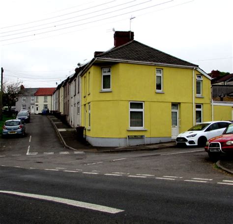 Yellow house on a Fleur-de-lis corner © Jaggery :: Geograph Britain and ...