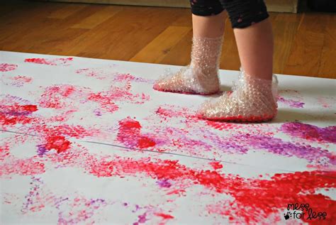 Bubble Wrap Stomp Painting - Mess for Less