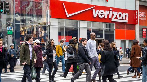 Verizon agrees to $1.05 billion fiber-optic cable deal to grow its Fios platform