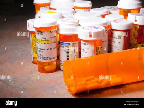 Prescription bottles hi-res stock photography and images - Alamy