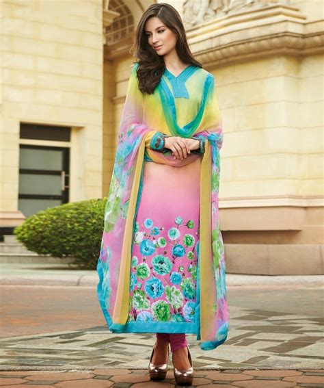 New Lawn Dress Design 2024 in Pakistan