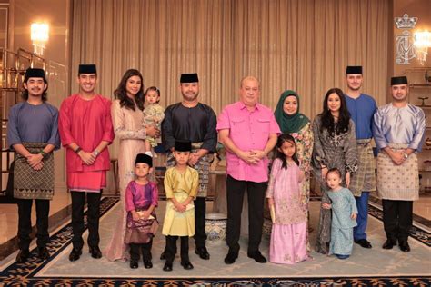 EID AL-FITR BREAKFAST WITH MEMBERS OF THE JOHOR ROYAL FAMILY - HRH ...