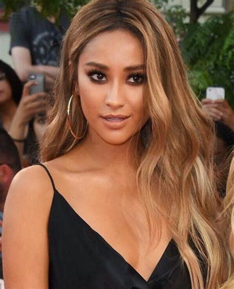 Smokey Bronze Glam- Shay Mitchell Makeup by Patrick Ta | Saç renkleri ...