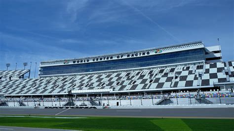 Rolex 24 gets underway at Daytona