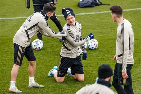 Real Madrid Training: Feb 14 - Managing Madrid