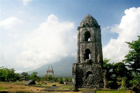 Cagsawa Ruins | Cagsawa Ruins in Daraga Albay, Bicol Philipp… | Flickr