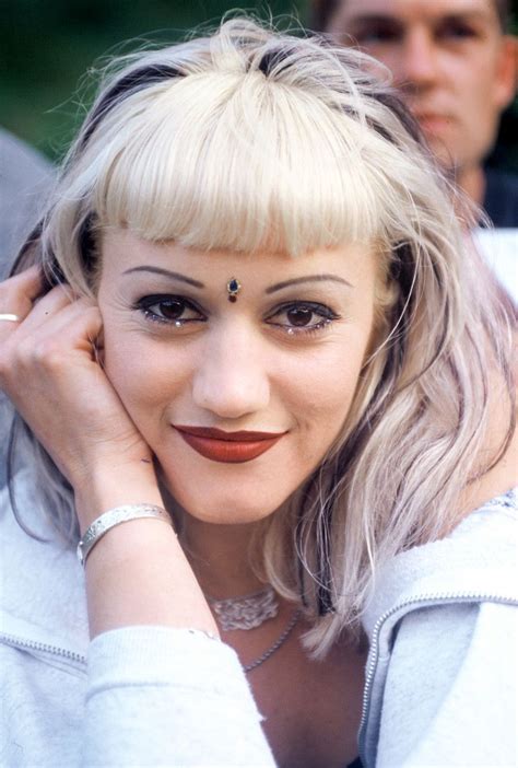 Gwen Stefani - so/sx 7w6 | Gwen stefani pictures, Celebrity eyebrows ...