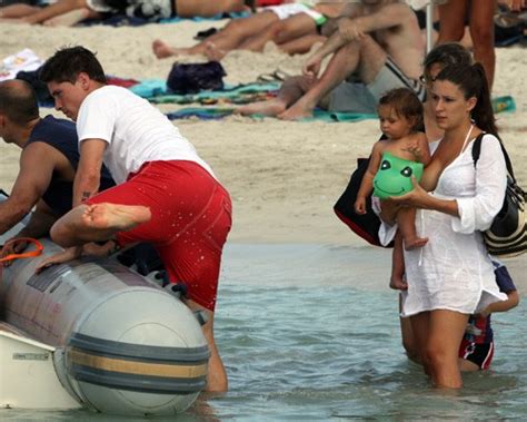 TeenCelebBuzz: Fernando Torres: Family Vacation In Ibiza!