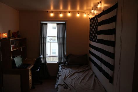 My 100 square foot college apartment : r/malelivingspace