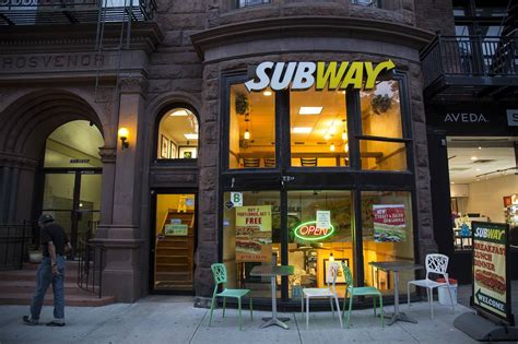 Subway Says Co-Founder, CEO Fred DeLuca Has Died - WSJ