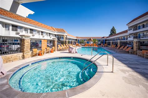 Tropicana Inn & Suites Anaheim Hotel Near Disneyland Review – Dolly Hot