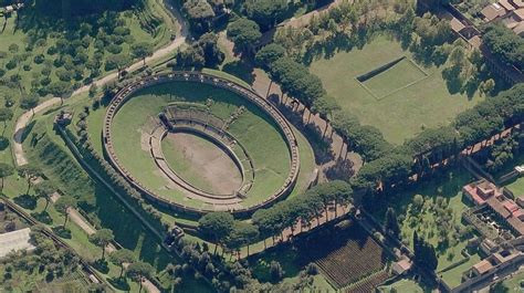 Pompeii Amphitheatre - Playing Peek-a-boo with Art History