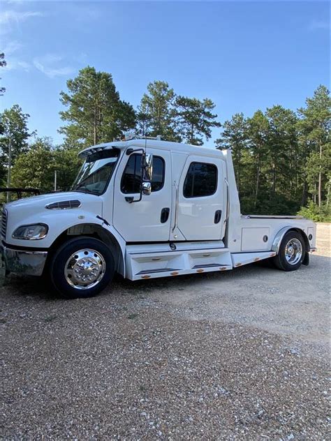 2005 Freightliner Sports Chassis