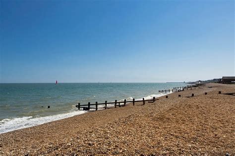 Pevensey Bay Holiday Park - Park Holidays UK Pool: Pictures & Reviews ...