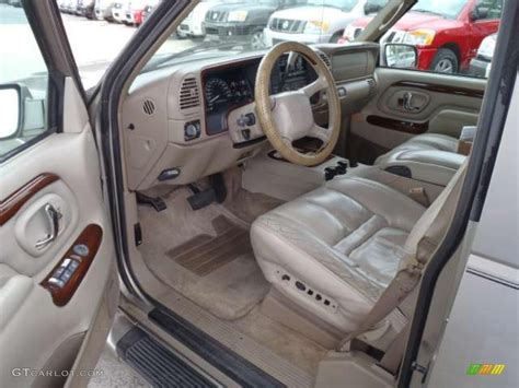 2000 Cadillac Escalade 4WD interior Photo #39260355 | GTCarLot.com