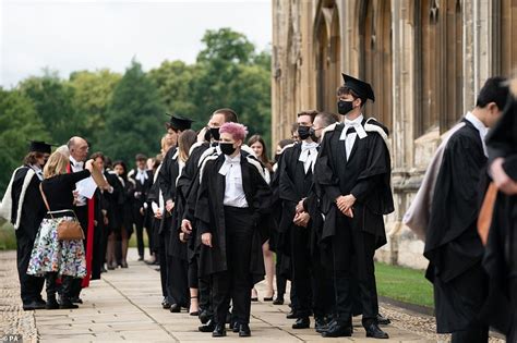 Hundreds of Cambridge University students take part in graduation ...