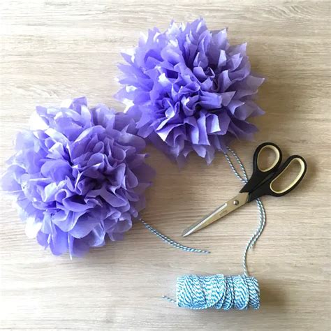 Tissue Paper Pom Poms | DIY Ideas & Tutorials