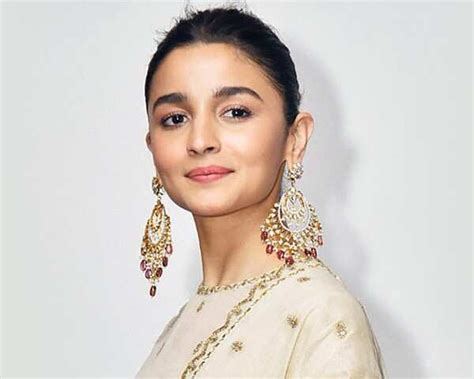 Get a fresh makeup look like Alia Bhatt | Femina.in