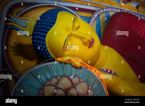 Statue of the sleeping Buddha - concept: religious Stock Photo - Alamy