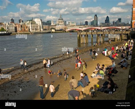 Thames beach on the South Bank near Blackfriars Bridge London Stock Photo: 19628854 - Alamy