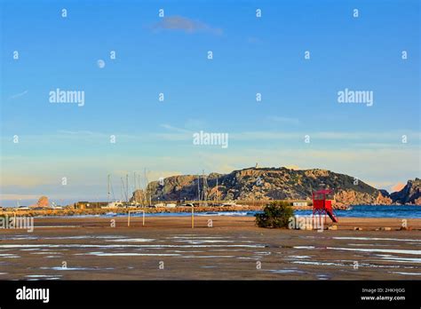 beach and lifeguard tower Stock Photo - Alamy