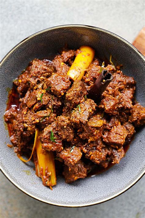 Easy authentic beef rendang recipe with beef, spices and coconut milk ...