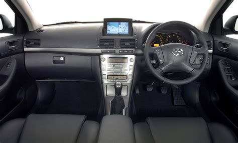 Avensis Saloon Interior (2003 - 2006) - Toyota Media Site