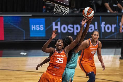 Jonquel Jones’ double-double puts Connecticut Sun over New York Liberty ...