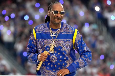 Snoop Dogg smokes weed ahead of Super Bowl 2022 halftime show