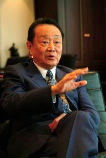 biography entrepreneur: TAN SRI ROBERT KUOK