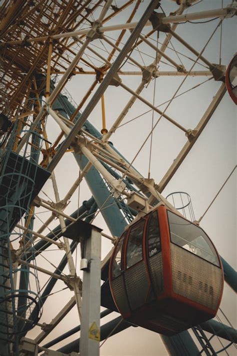 Cabins of Ferris Wheel · Free Stock Photo