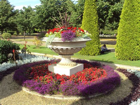 File:Flowers, Regent's Park, London - DSC07048.JPG - Wikimedia Commons