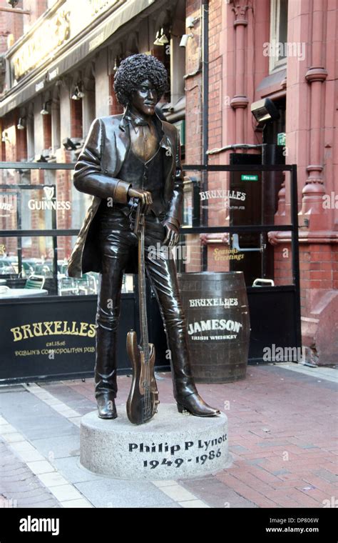 Statue of Phil Lynott in the city of Dublin Stock Photo - Alamy