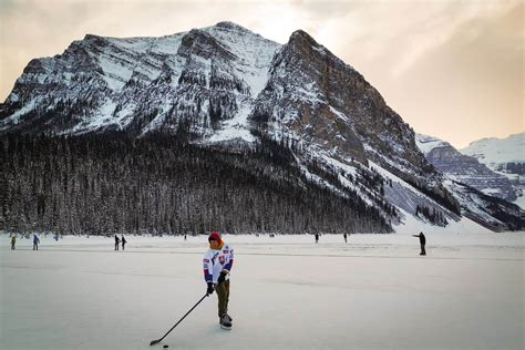 Ice skating in Banff National Park (+video)