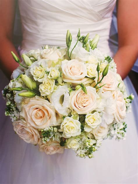 20 Romantic White Wedding Bouquet Ideas