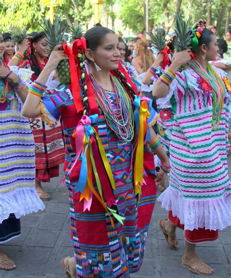 Oaxaca, México | Moda de mexico, Traje tipico de oaxaca, Moda para mujer