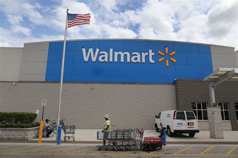 Walmart Offers College Tuition, SAT Prep to Attract High School Workers