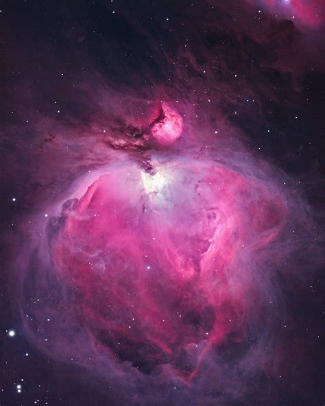 I took a close-up photo of the Orion Nebula with my telescope : r ...