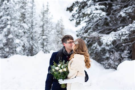 Cozy Mountain Lodge Wedding - Confetti Magazine