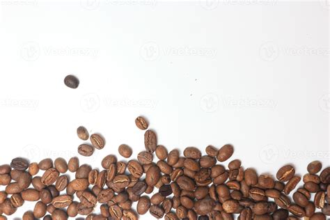 Coffee beans. Isolated on a white background. 11327162 Stock Photo at Vecteezy