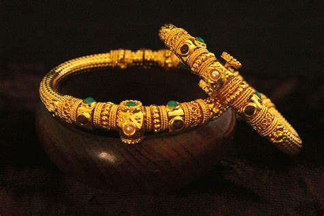 Golden Bangle-2 | Gold bangles design, Bangles jewelry designs, Gold ...