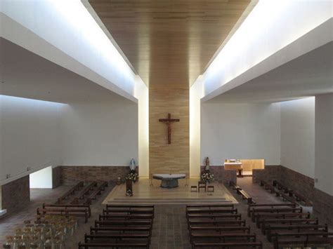 Galería de Parroquia San Gabriel / Alberto Cruz E + Asesorías Profesionales Estudio Valdés, Cruz ...