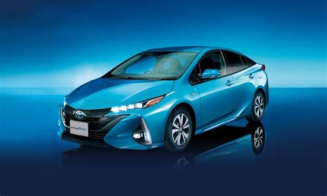 Kelebihan Teknologi Hybrid di Sedan Toyota Prius | PT. Toyota Astra ...