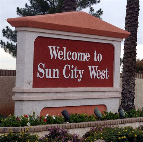 File:Sun City West entrance sign 20061227.jpg - Wikimedia Commons