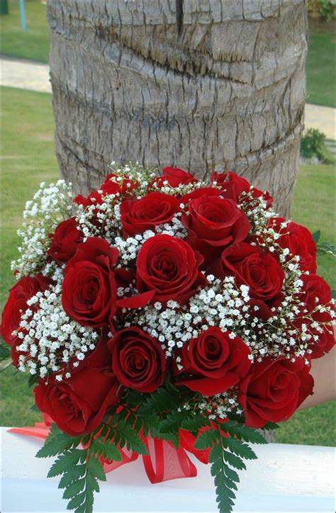 Red Rose Wedding Bouquets: 20 Ravishing Reds To Choose From